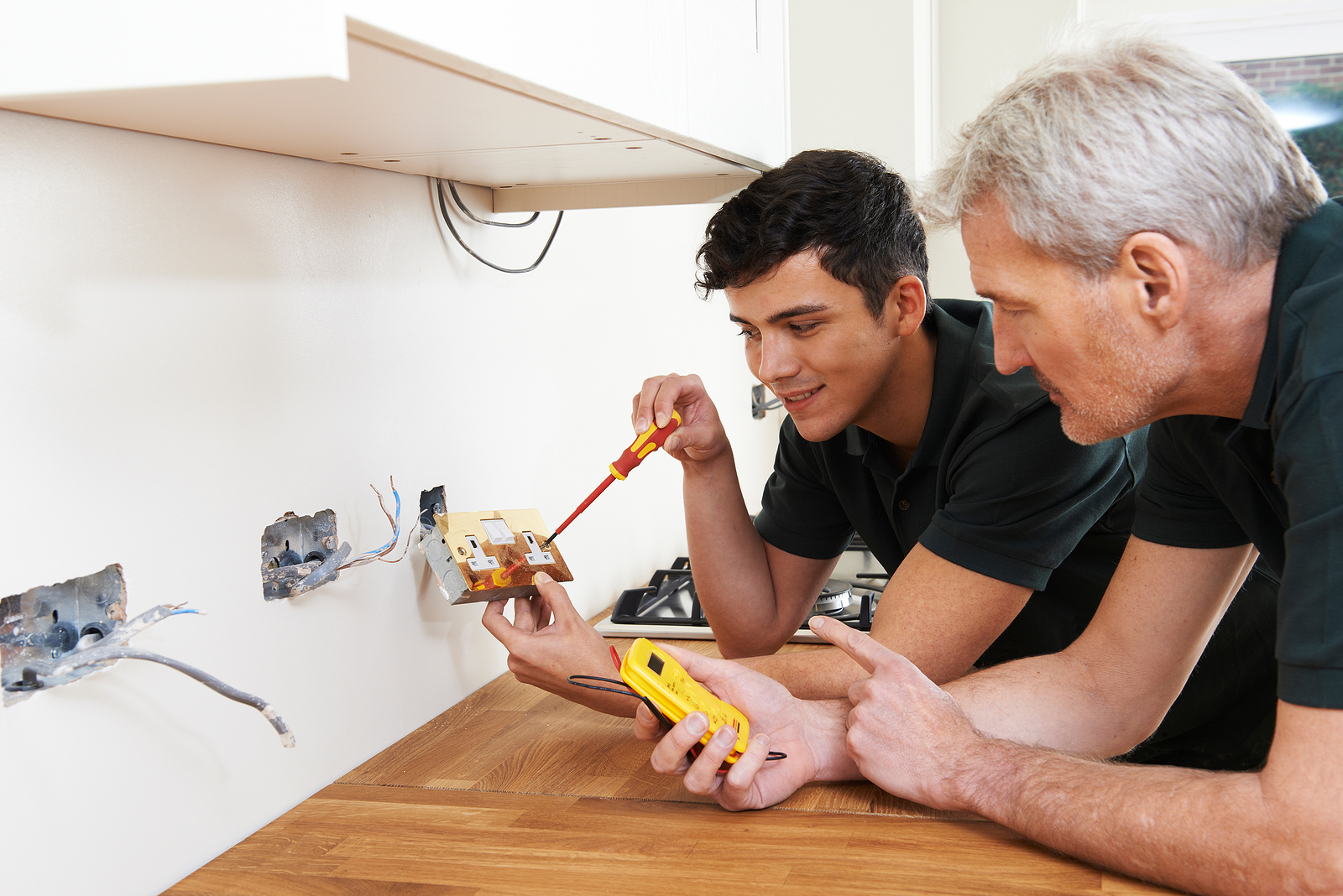 electrical training - electrician working
