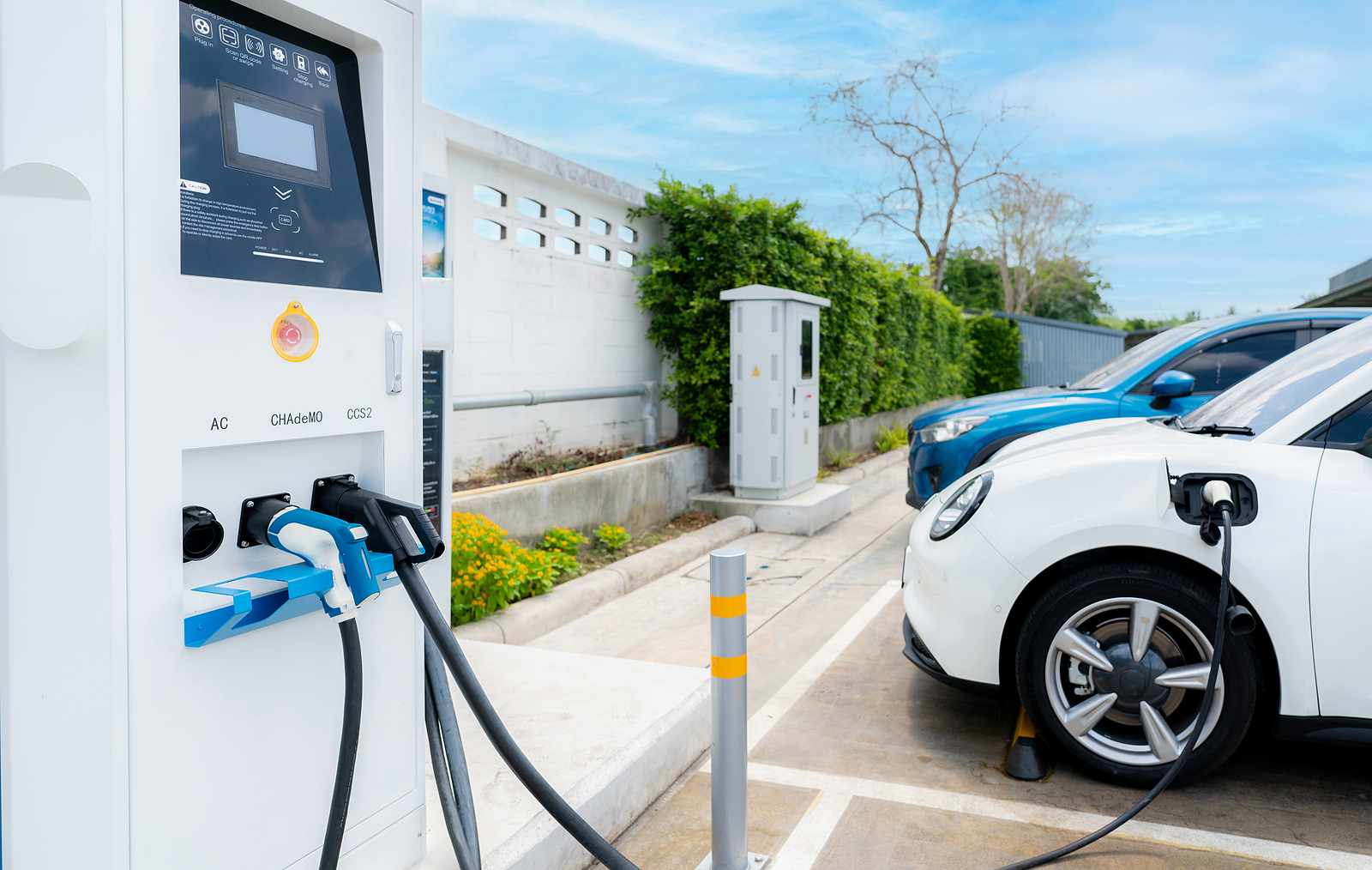 Electric vehicle charging course - Car charging at electric car charging station