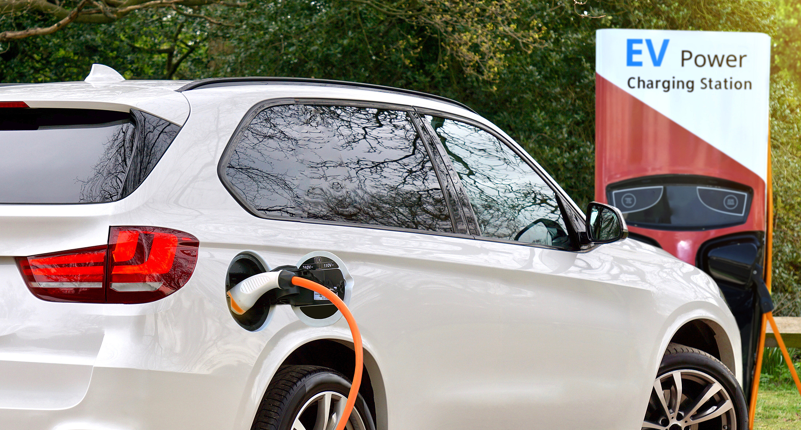 electrical training - Electric car (EV) at charging battery